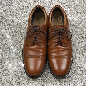Men’s Dockers Brown Leather shoes, size 9 1/2.
